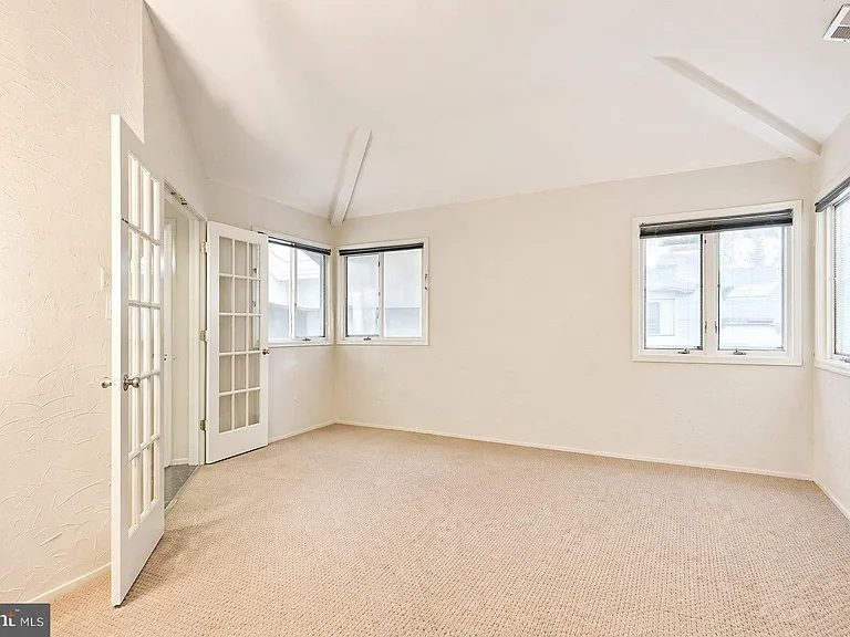 540 Sayre Dr — Photo 11