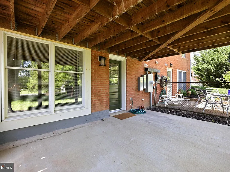 414 Madison Ct SE — Photo 3