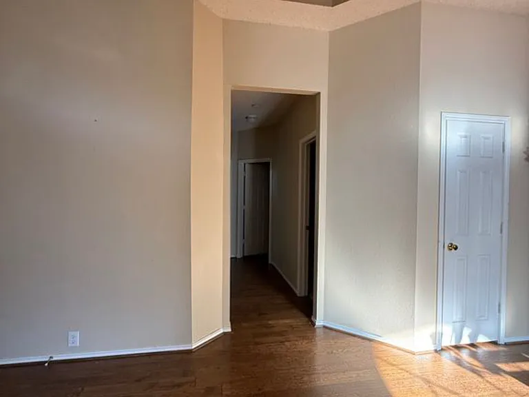 11500 Blanchard Dr — Photo 2