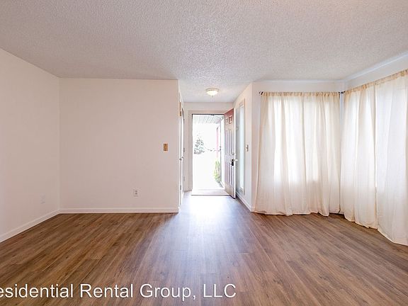 4th image of 4935 SE Montego Dr