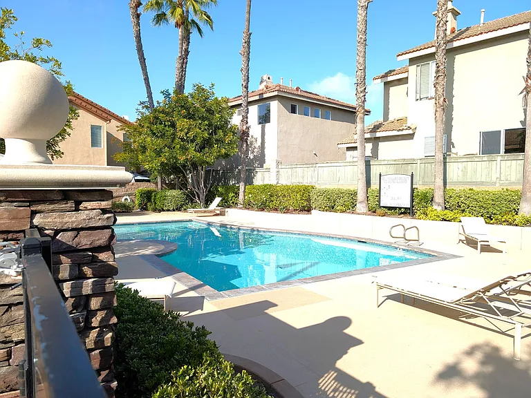 1 Halcyon Ln — Photo 18