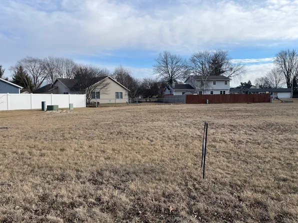 414 E 21st St, Sterling, IL 61081