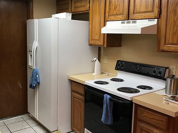 3rd image of 13803 Fairhill Ave