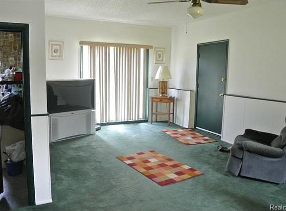 5th image of 2571 Campau Ave