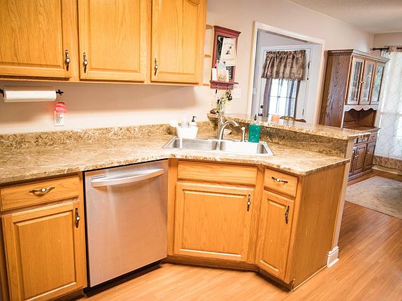 2nd image of 113 Edgewood Dr