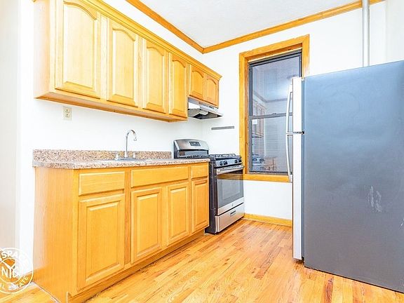 4th image of 81 Crooke Ave #39