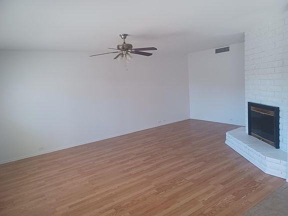 3rd image of 3327 W Frier Dr