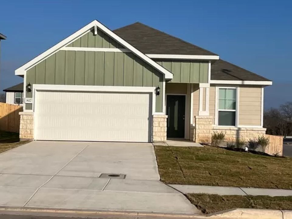 1st image of 817 Flat Rock