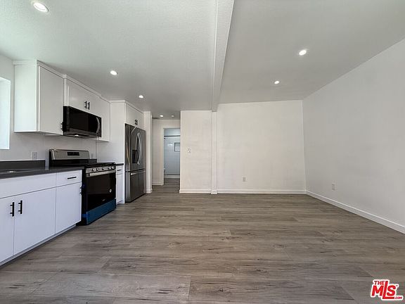 4th image of 1111 Orizaba Ave #E