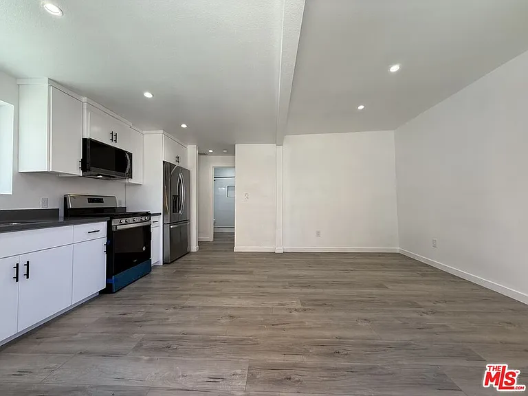 1111 Orizaba Ave #E — Photo 4