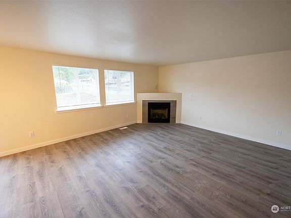 3rd image of 16221 -16223 72nd Avenue Ct E