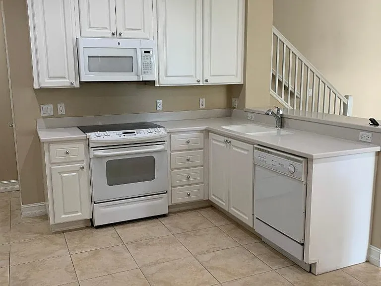 1176 Pinewood Lake Ct — Photo 10