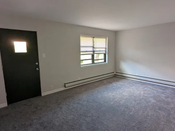 7910 W 26th St APT 4, Riverside, IL 60546