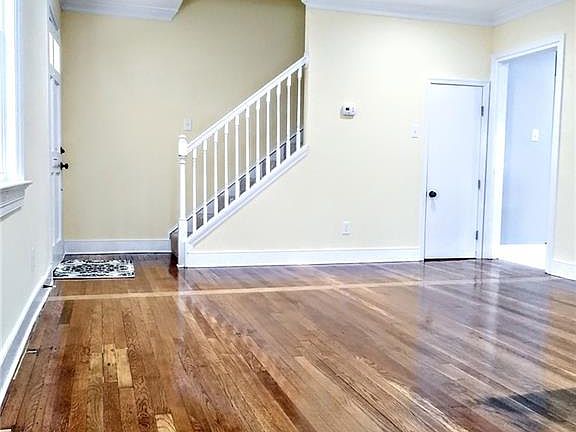 5th image of 3924 Stockton St
