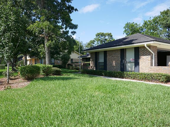 3rd image of 1954 Creekview Ct