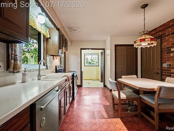 5th image of 23251 Cass Ave