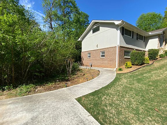 Closer view of the walkway from driveway to the garden apartment entrance