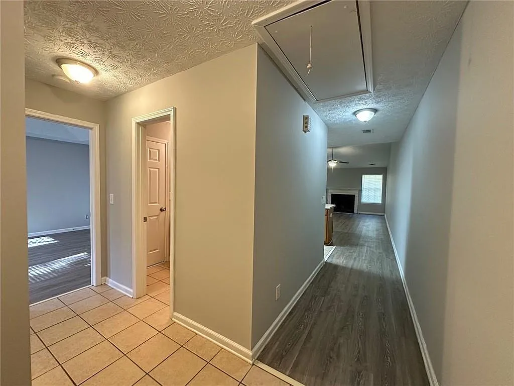 Building Photo - 3976 Hidden Hollow Dr #B