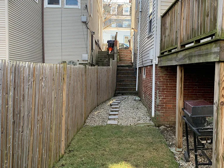 100 Emerson St #1 — Photo 14