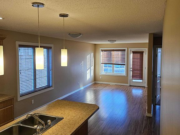 2nd image of 2160 McIntyre St #4