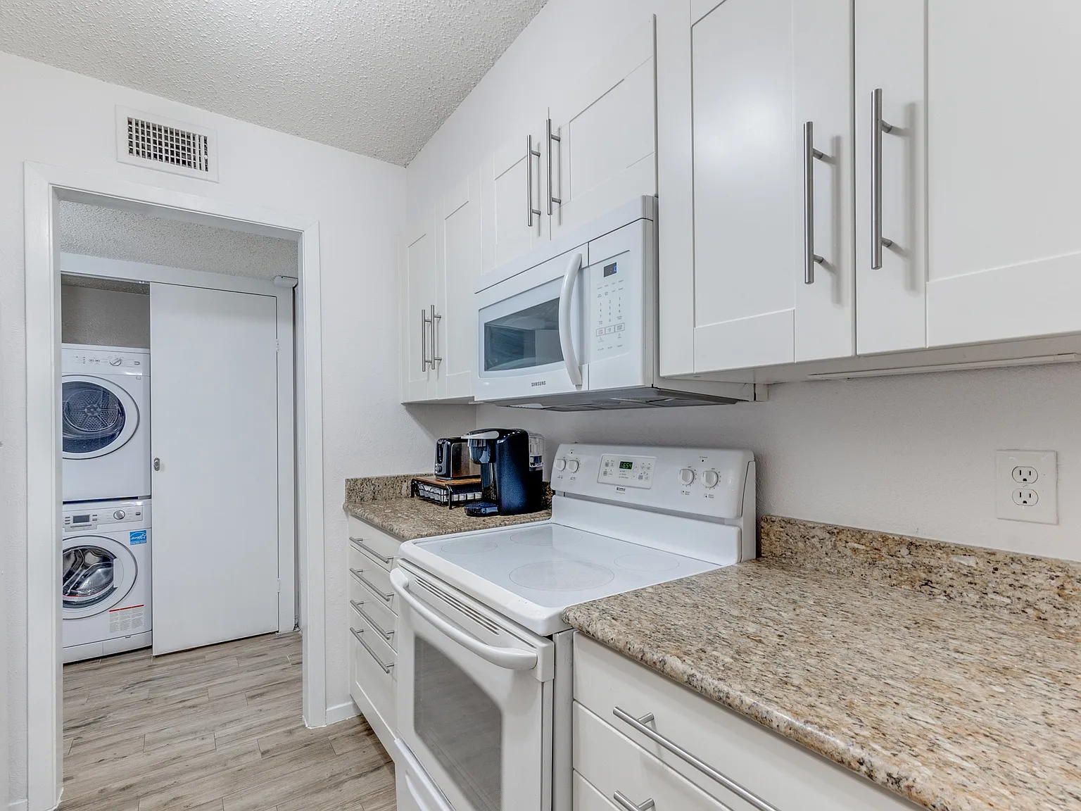 1 bed, 780 sqft, $1,999 — Photo 3