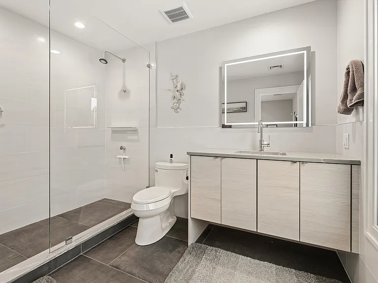 55 S Phillips Ave — Photo 38