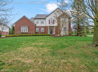 4451 Carriage Hill Ct, Rochester, MI 48306