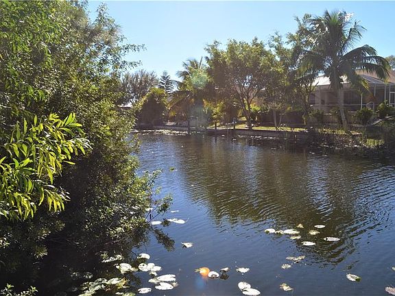 4th image of 1102 SW 8th Pl