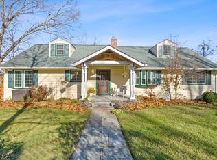 4 Hilltop Cir, Morristown, NJ 07960