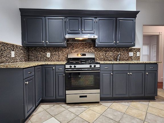 2nd image of 15 McLellan St