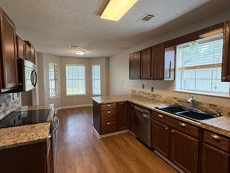 34 Magnolia Dr — Photo 2