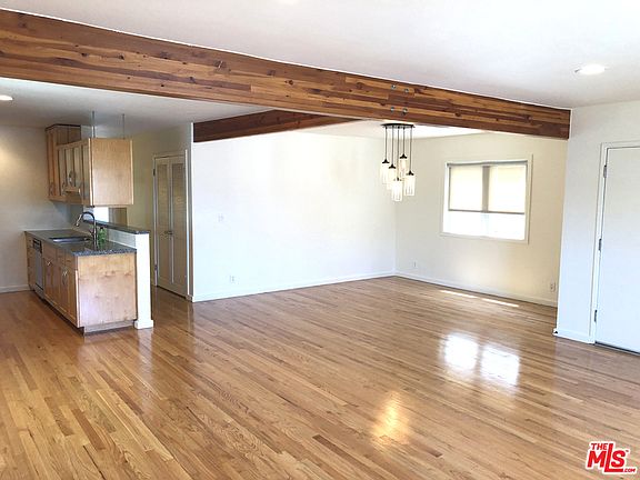2nd image of 816 Pacific Ave #2