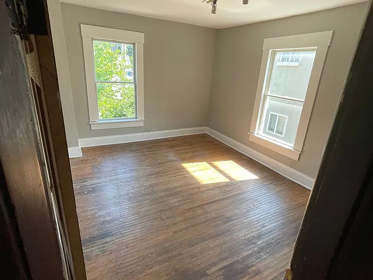 136 E Norwich Ave — Photo 23