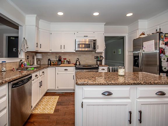 4th image of 4011 Windwood Cir