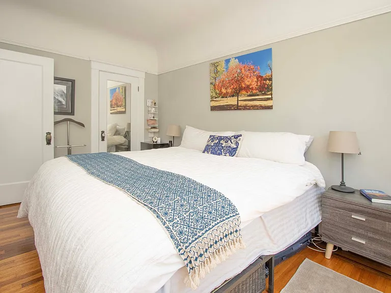 1145 Green St #1 — Photo 18
