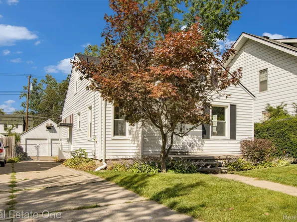 35620 Chestnut St, Wayne, MI 48184