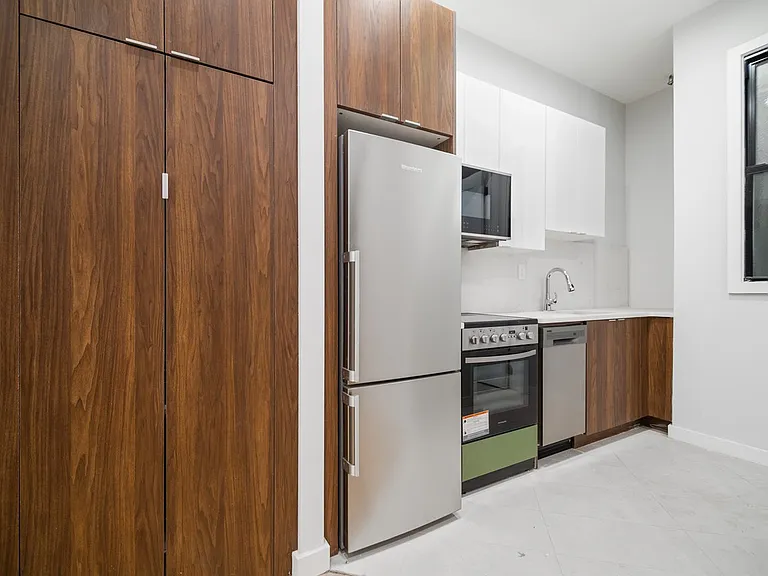 117 W 57th St #4A — Photo 4