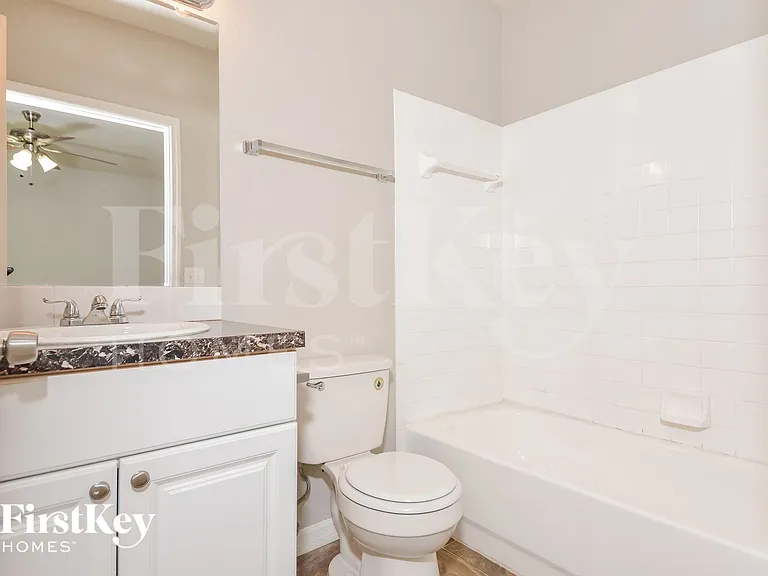 4448 N Biscayne Dr — Photo 14