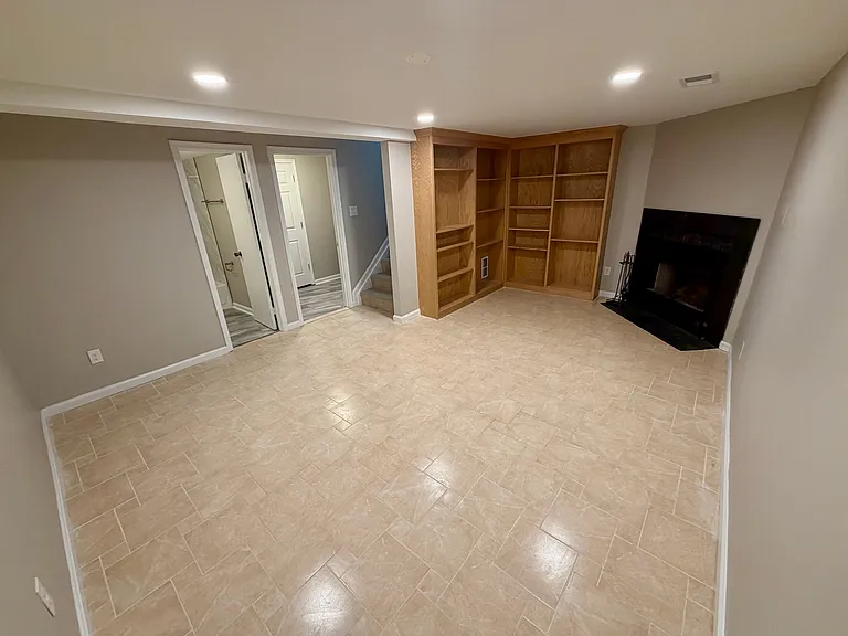 8565 Chester Grove Ct — Photo 16