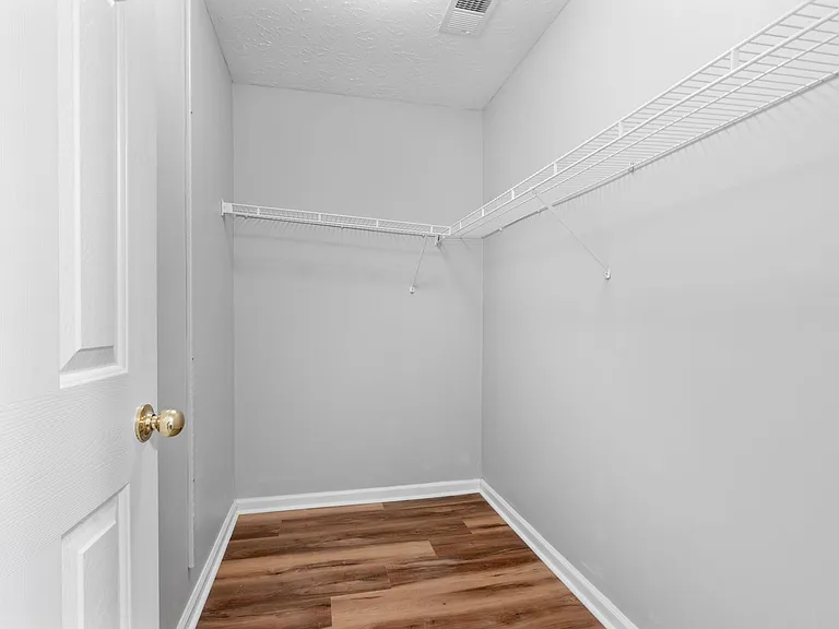 305 Spring Valley Ln — Photo 20