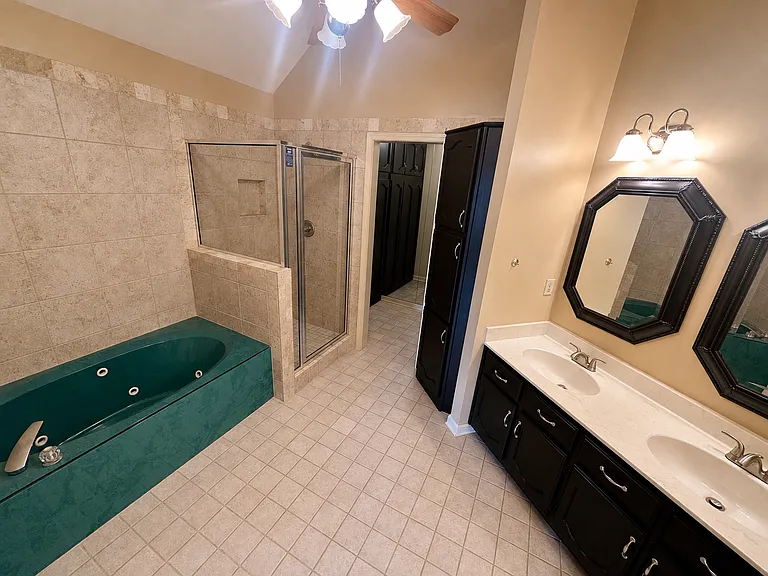 3211 Shadow Green Ln — Photo 17