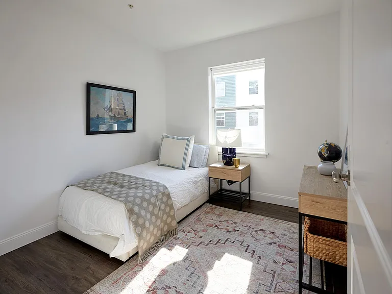 4-Bedroom , 2 Bathroom