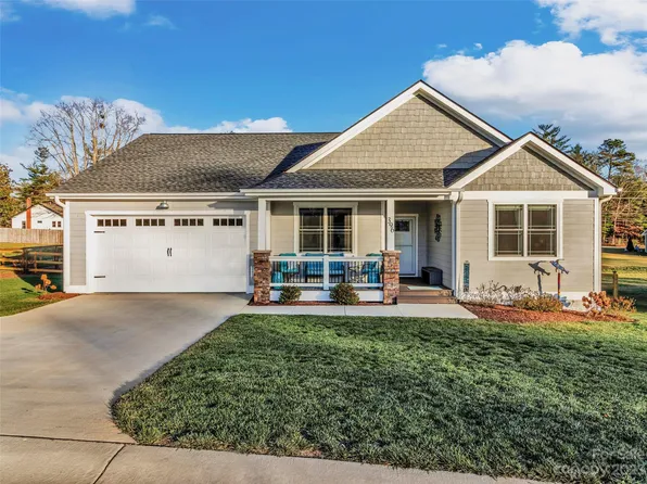 396 Windy Acres Knoll Dr, Hendersonville, NC 28792