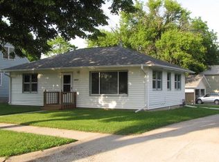 1417 N Adams Ave, Mason City, IA 50401