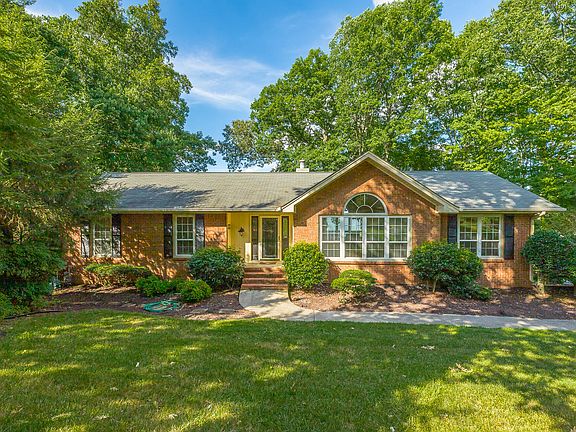 4th image of 4015 Leeward Ln #11