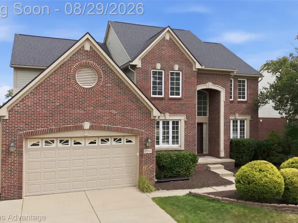 17012 Algonquin Dr, Northville, MI 48168