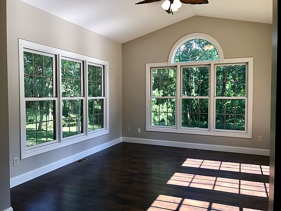 5th image of 2381 Woodview Ct