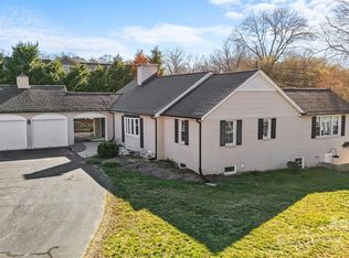 627 8th Street Dr NW, Hickory, NC 28601