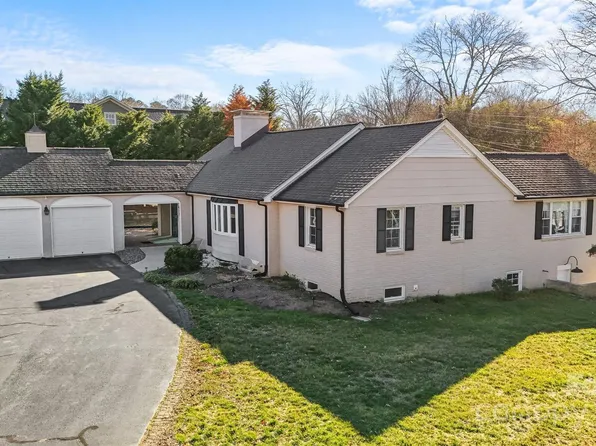 627 8th Street Dr NW, Hickory, NC 28601