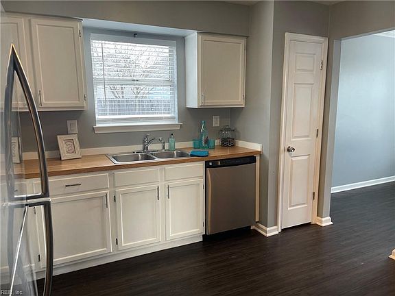 3rd image of 5612 Mason Neck Ct
